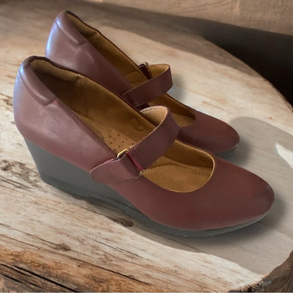 Natural Soul Women’s Maritza Mary Jane Almond Toe‎ Faux Leather Brown Wedge